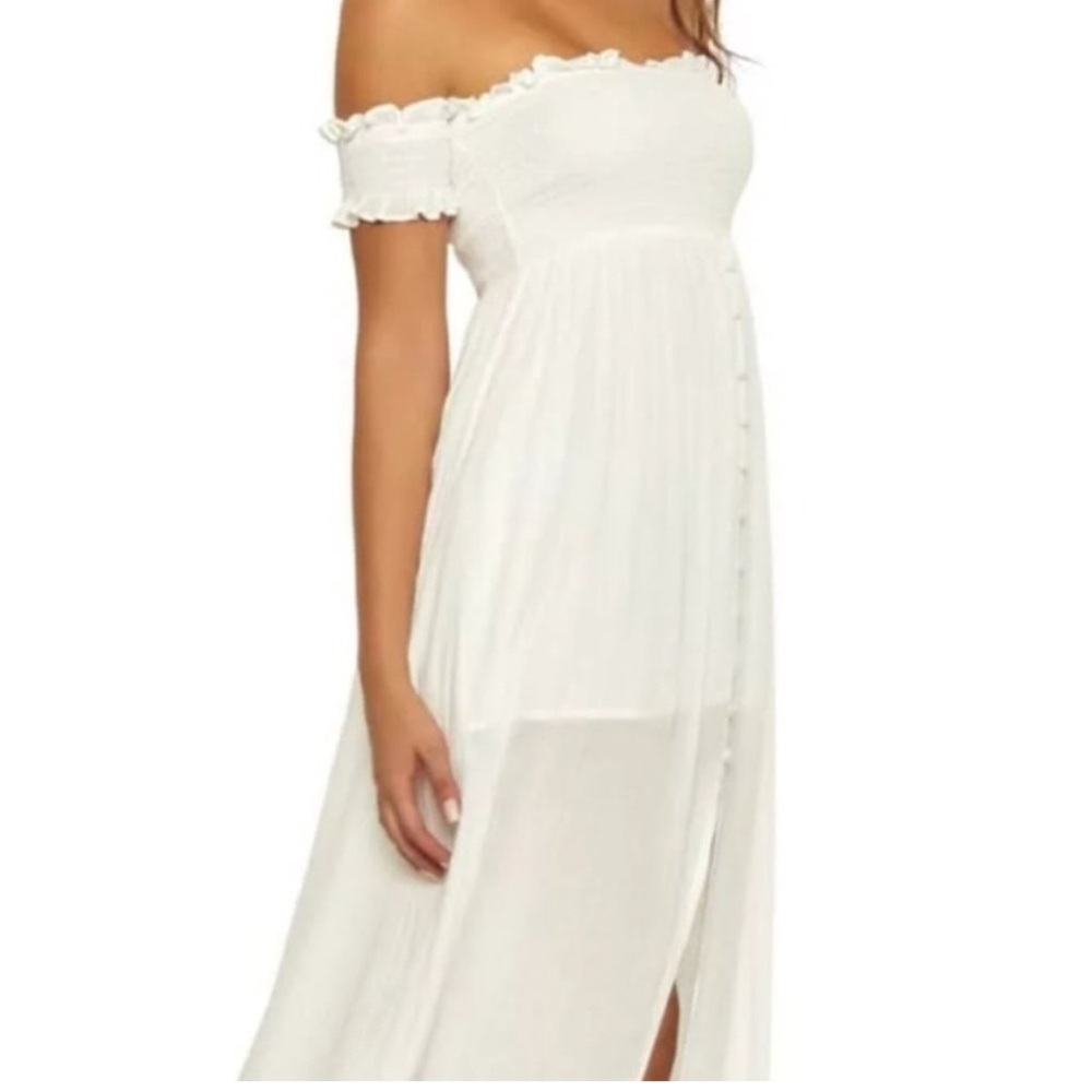 Chic Strapless Black Dress with Elegant Silhouette